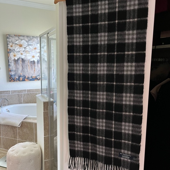 Burberry Scarve - Picture 2 of 3